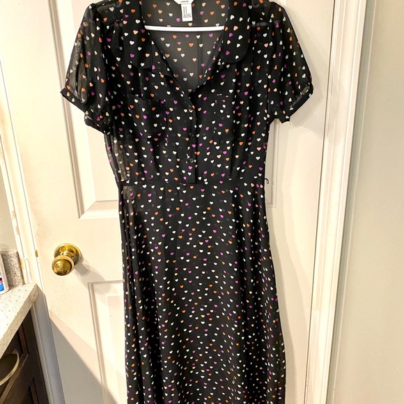 Flowy maxi dress with small hearts - Picture 10 of 10